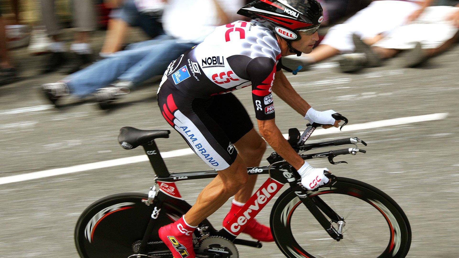 全球首届机器人竞技大赛落幕 中国代表队斩获双冠王