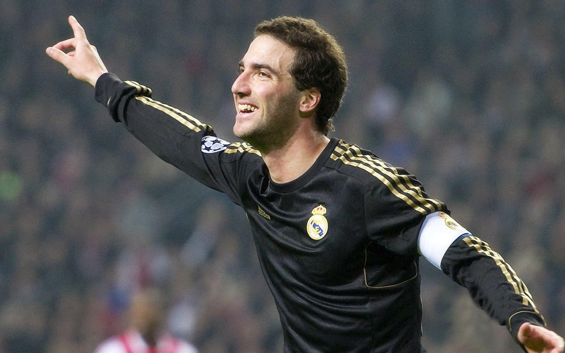 意甲联赛激战正酣，尤文图斯绝杀AC米兰，国际米兰紧追榜首