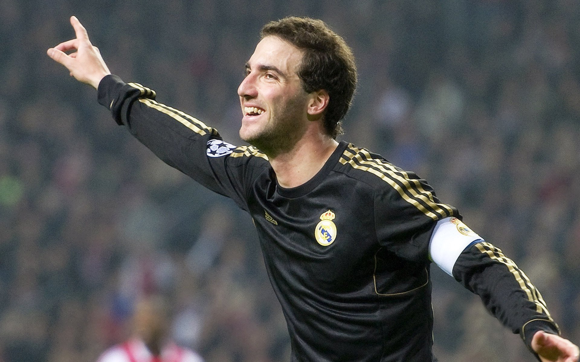 中国泳坛新星闪耀国际赛场 混合泳项目再创佳绩